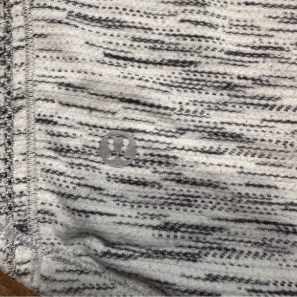 Lululemon Lost In Pace Long Sleeve - Chicago Blackhawks - Picture 8 of 10